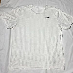 NIKE Performance DRI fit Tee. Size X-Large. White